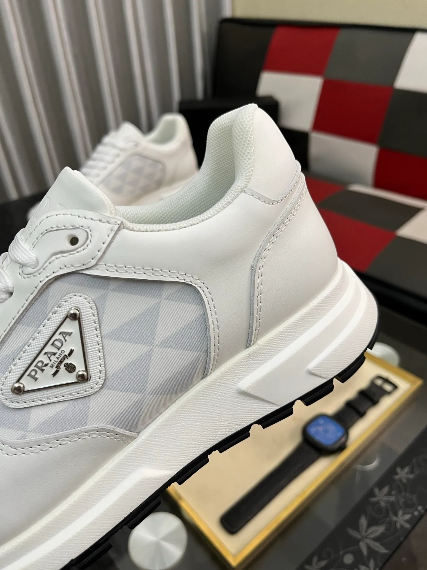 Men's men's shoes 💰420⌚️⌚️ Prada/Prada Men's new casual shoes, this sports shoe is made of imported calfskin upper with breathable mesh and breathable mesh lining. The foot pads are made of sheepskin, and the outsole is made of non-slip sports exclusive rubber outsole with logo. It feels good on the feet and is a fashionable item! Size: 38-442️⃣Colors available